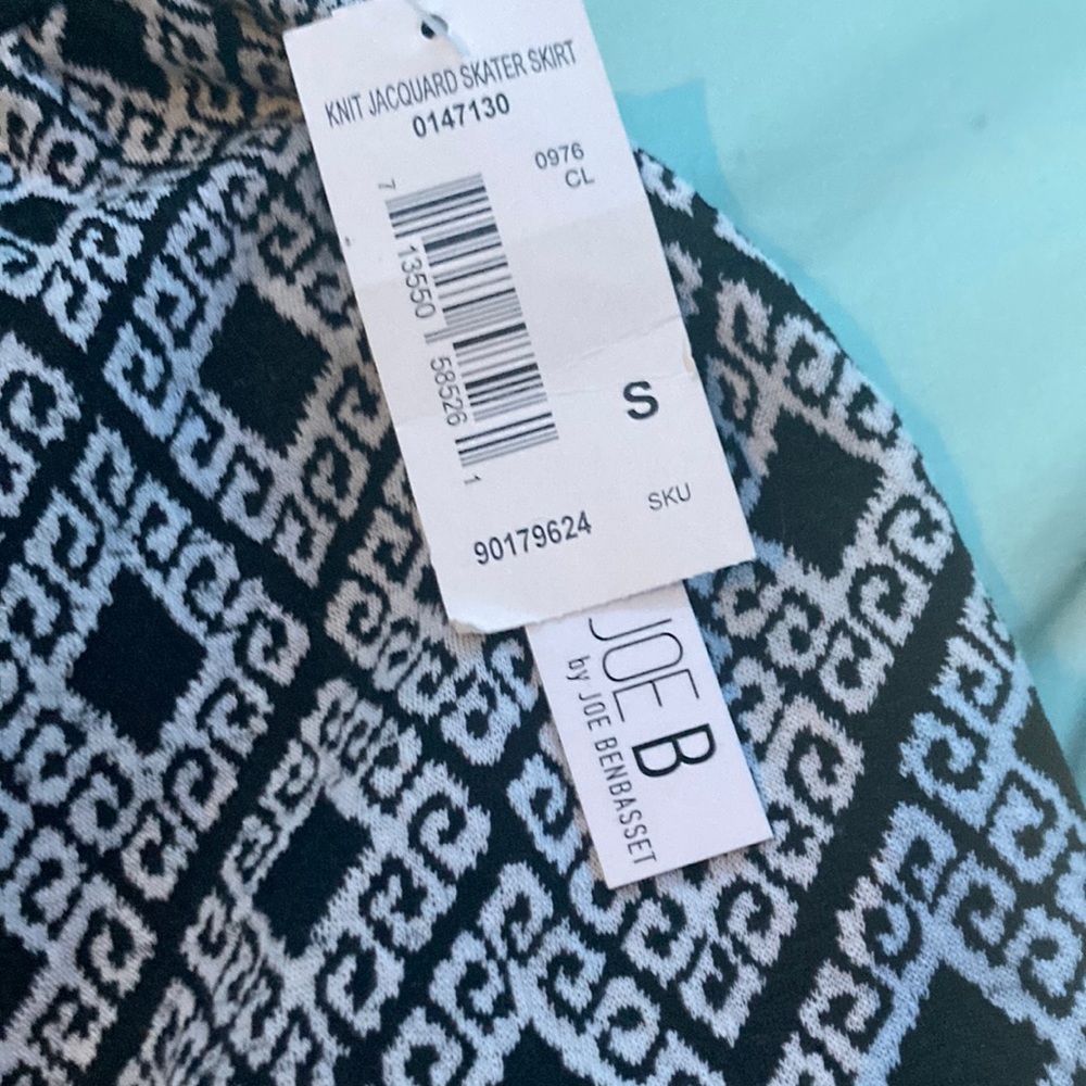 Joe b size: small back printed skirt